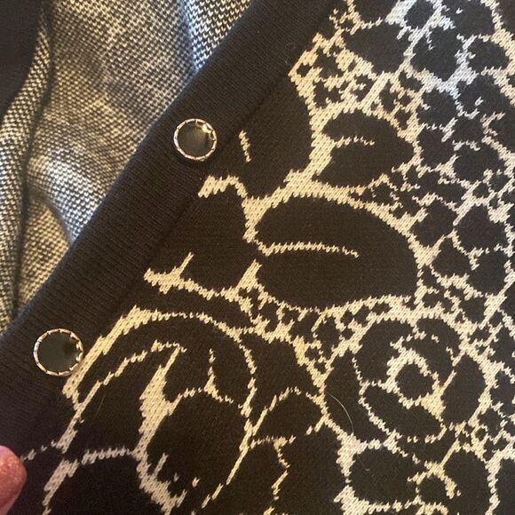 ❤️EUC Isaac Mizrahi Live Cardigan (size small)❤️ - Picture 8 of 8